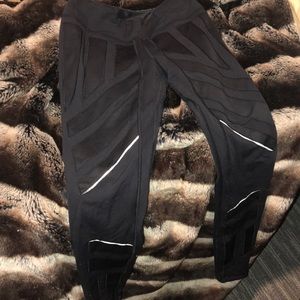 Black reflective lululemons